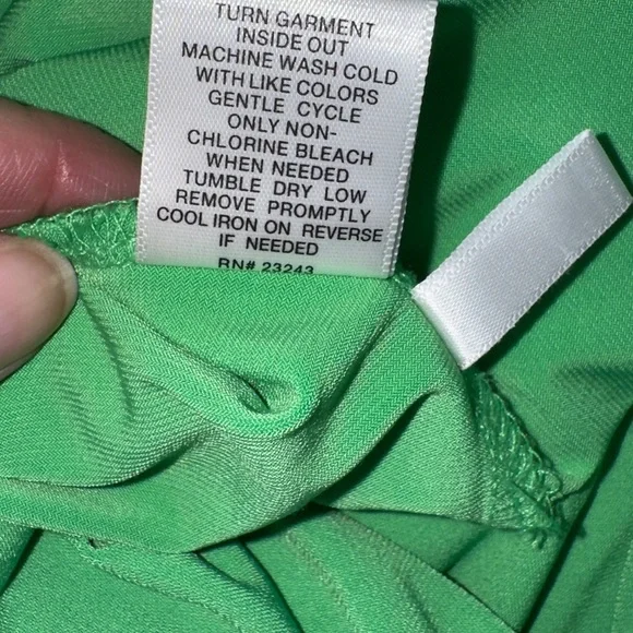 New York & Company Emerald Green Sleeveless Ruched Top Size Small - Picture 9 of 9